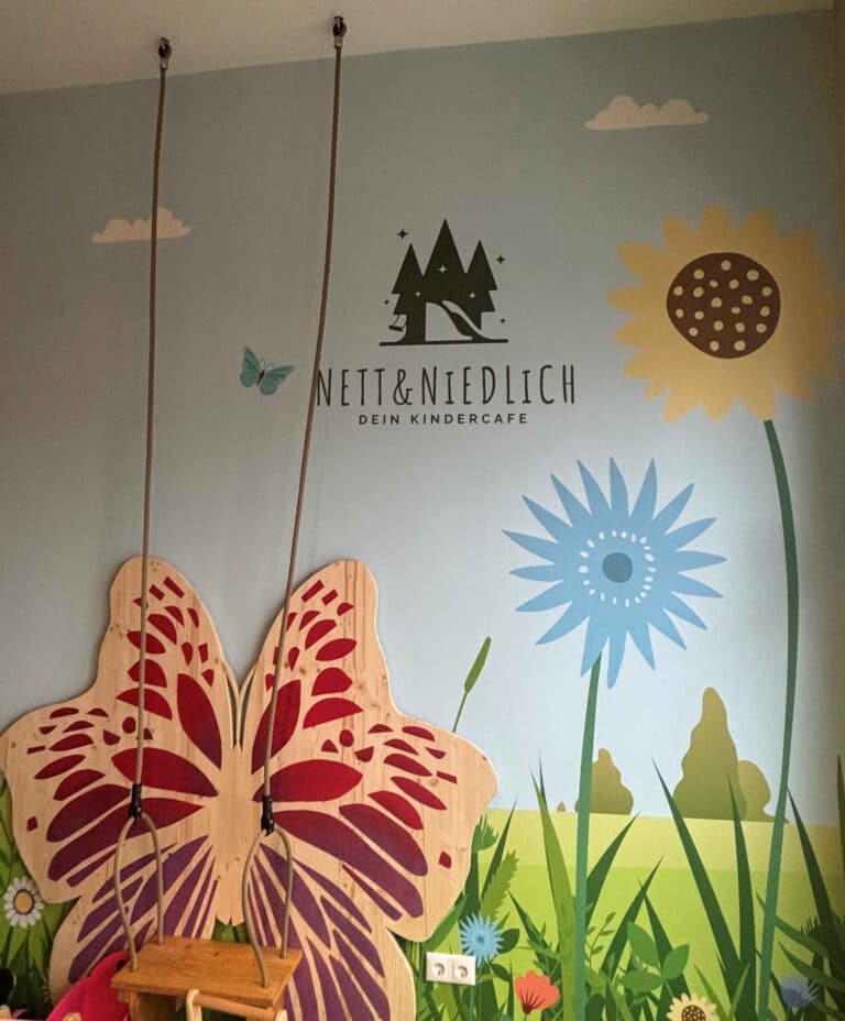 Nett_Niedlich_Indoor_Tapete_Schmetterling_website