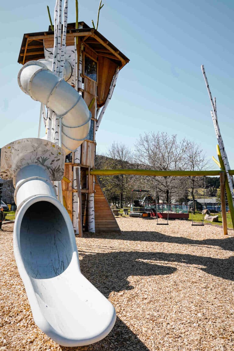 elldus_Spielplatz_Rutschenturm_Rutsche