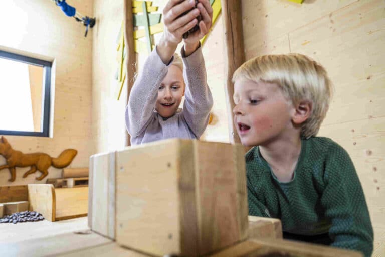 allgauer_berghof_indoor_holz_kastanie_spiel2